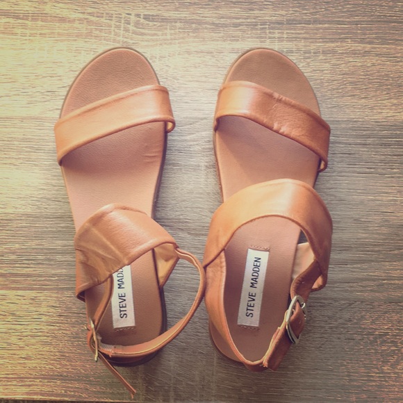 aida platform sandal